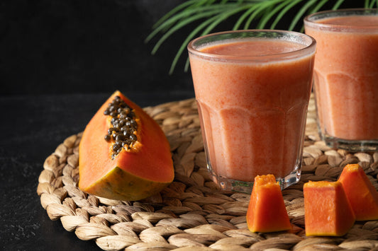 Batido de papaya y Gollagen: enzimas digestivas más colágeno en un vaso
