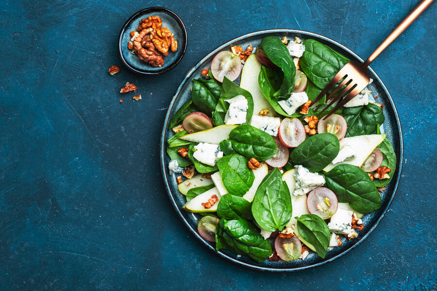 Ensalada de espinaca con frutos secos y Gollagen: almuerzo que fortalece desde adentro